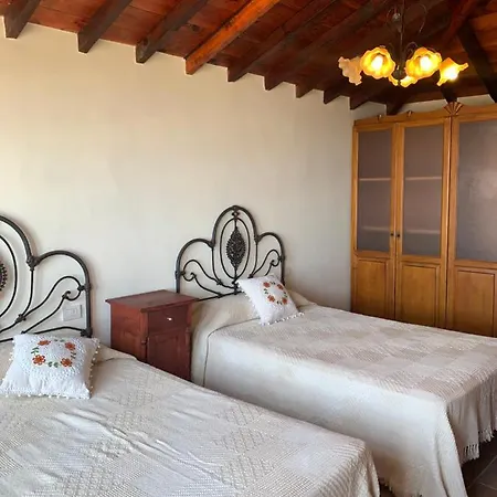 בית נופש Rural House, Quiet Environment. Pool. Jacuzzi. Free Wifi