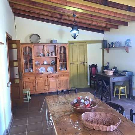Rural House, Quiet Environment. Pool. Jacuzzi. Free Wifi 度假居 维拉弗洛尔
