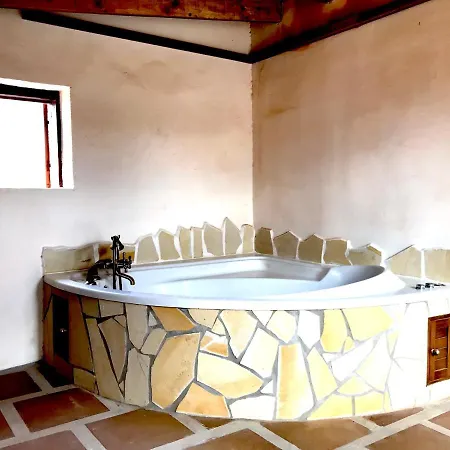 度假居 Rural House, Quiet Environment. Pool. Jacuzzi. Free Wifi *