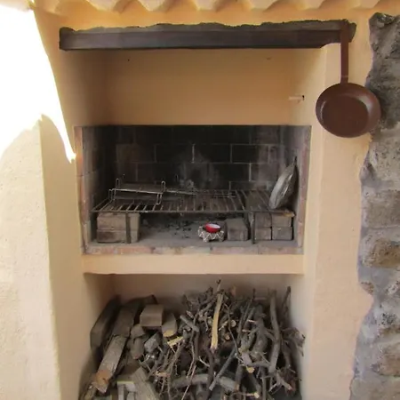 度假居 Rural House, Quiet Environment. Pool. Jacuzzi. Free Wifi 维拉弗洛尔