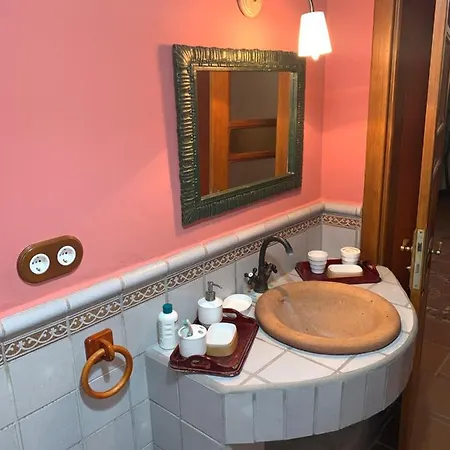 度假居 Rural House, Quiet Environment. Pool. Jacuzzi. Free Wifi 维拉弗洛尔